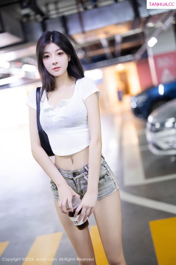   [XiuRen]高清写真图 2024.09.11 No.9141 初梦瑶 丝袜美腿第8张图片